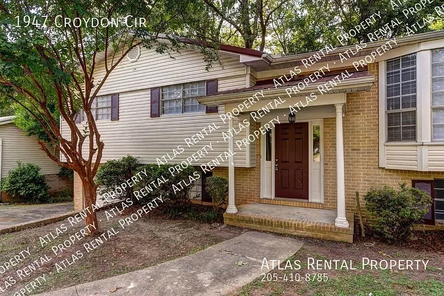 Roomy & Renovated 4BR Home at a Great Price! — Photo 4