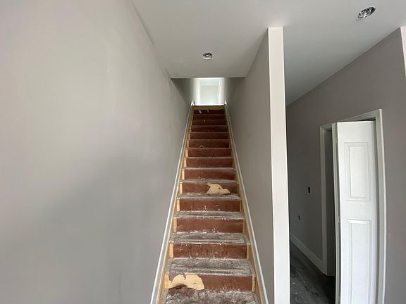 2nd image of 467 Bergen Ave #1