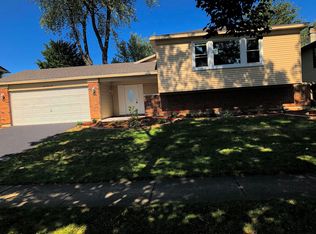 542 Rockhurst Rd, Bolingbrook, IL 60440