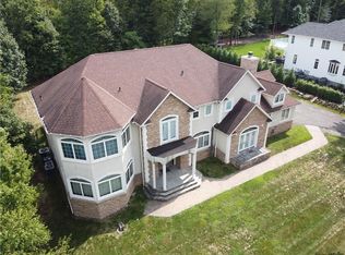 36 Deerwood Rd, Suffern, NY 10901