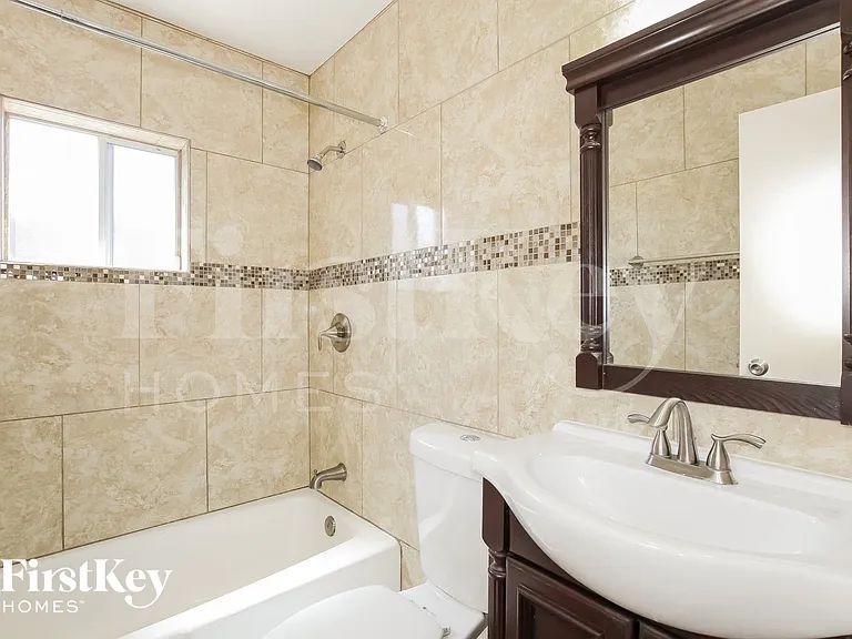 2126 W San Miguel Ave — Photo 11