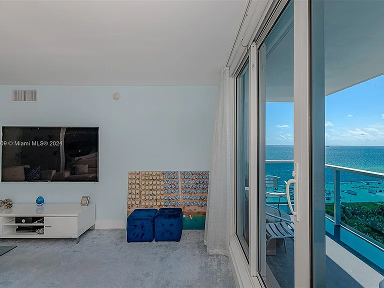 2301 Collins Ave #1506 — Photo 4