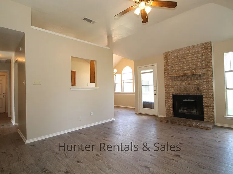 3801 Winchester Dr — Photo 5