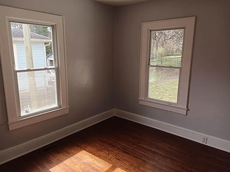 111 S Van Gilder St — Photo 10