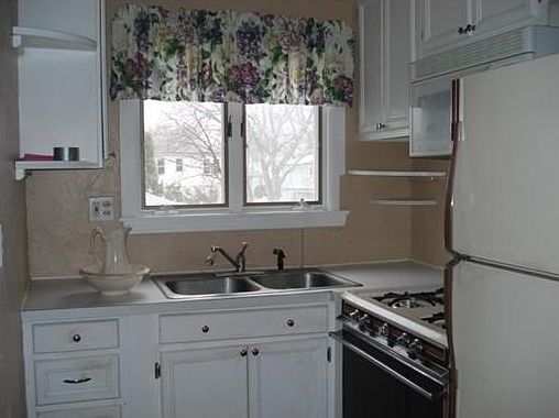 2nd image of 598-600 Admiral St