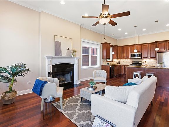 3rd image of 2249 W Irving Park Rd Unit 4