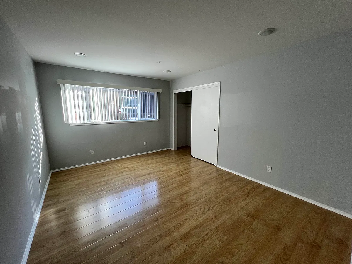 Building Photo - 2636 Warring St #204