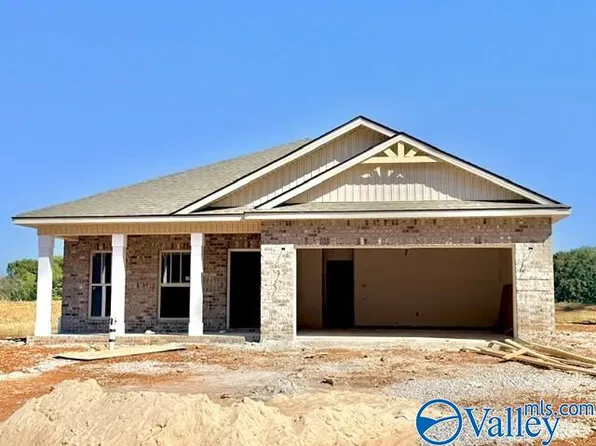 513 Cloverleaf Dr, Athens, AL 35611