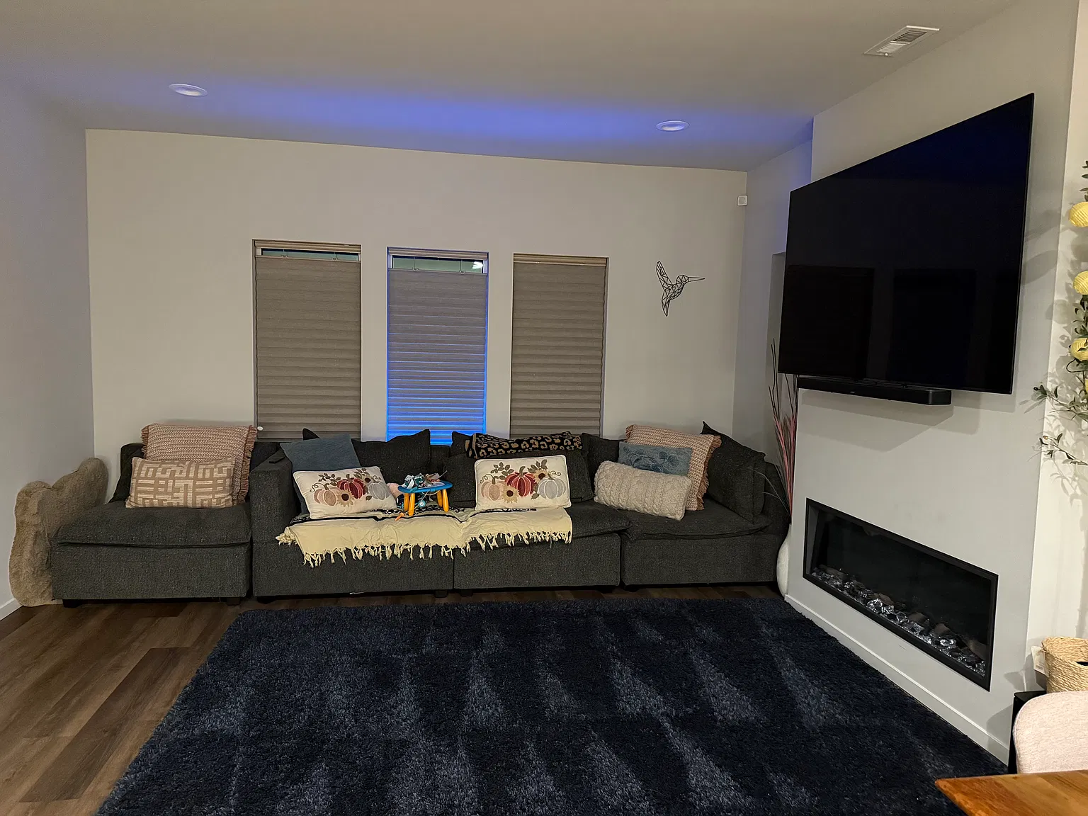 3 bed, 2.5 bath, 2277 sqft, $3,300 — Photo 3