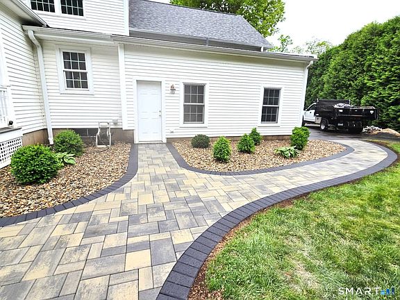 4th image of 6 Sycamore Hills Road