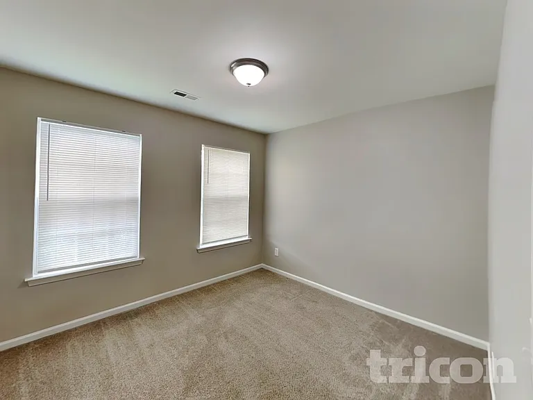 106 Newport Dr — Photo 15