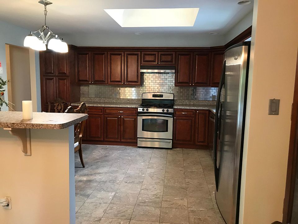  Beautiful eat in kitchen 