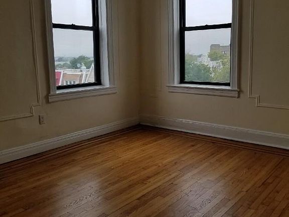 3rd image of 2106 33rd St APT D6