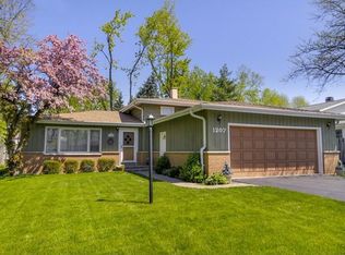 1207 Wakeman Ave, Wheaton, IL 60187