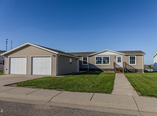 3842 N Valley Loop, Bismarck, ND 58503