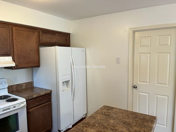 4th image of 110C W Victoria Ct