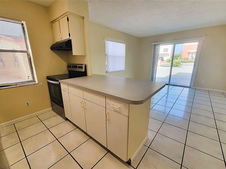 307 S Ocean Dr #B — Photo 18