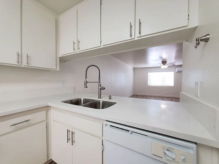 Orchard Villa Townhomes — Photo 5