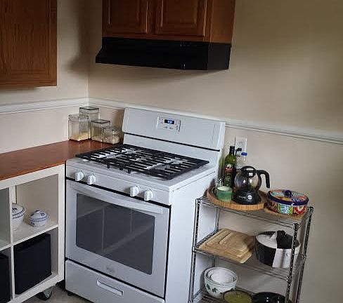eat-in kitchen