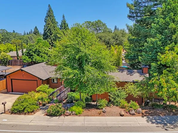 9085 Winding Oak Dr, Fair Oaks, CA 95628