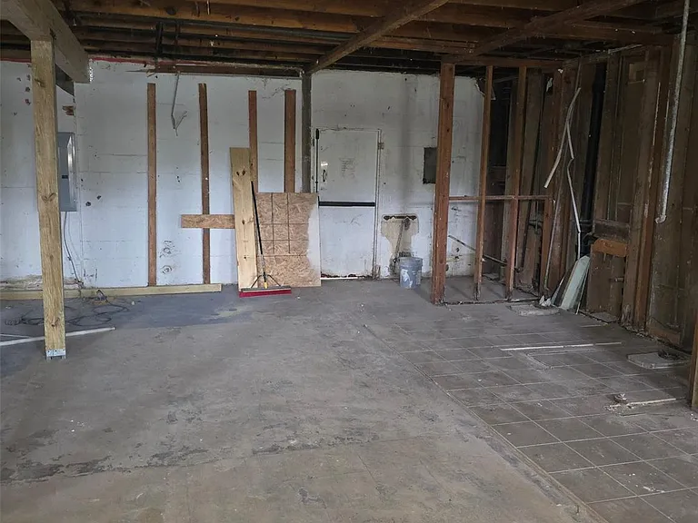 3619 Reed Rd — Photo 5