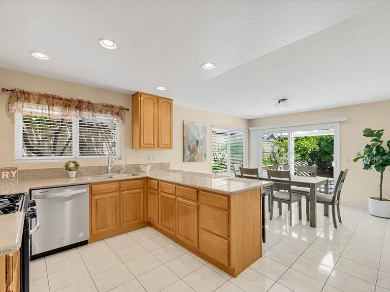 4068 Jeffrey Dr — Photo 9