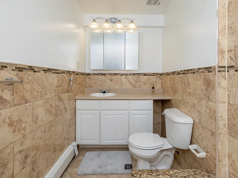 Colonial Point Apartments — Photo 31