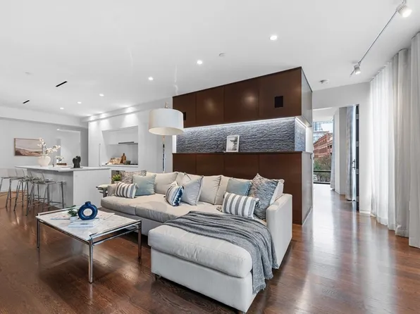 10 Farnsworth St Unit 402, Boston, MA 02210