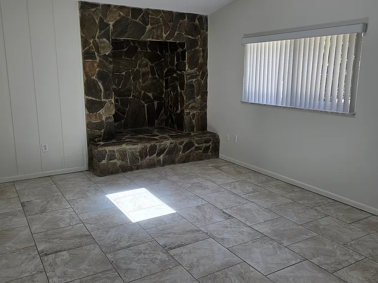 230 SE Valare Ln #A — Photo 1