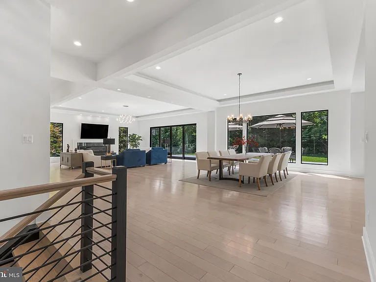 1513 Oakview Dr — Photo 24