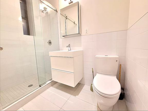 5th image of 1413 York Ave APT 1