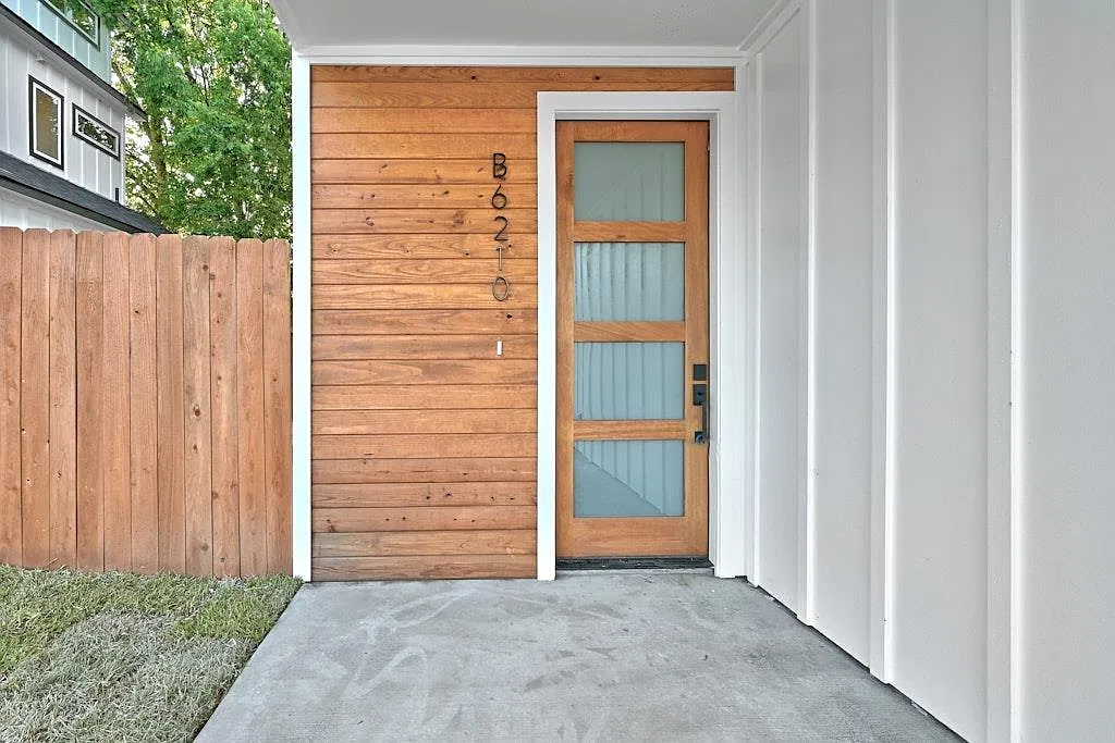 2 bed, 2.5 bath, 1055 sqft, $2,200 — Photo 3