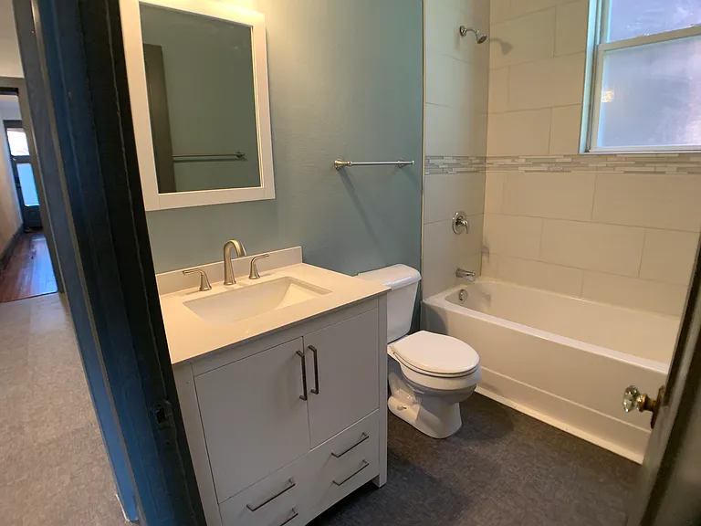 2110 Victor St #1F — Photo 10