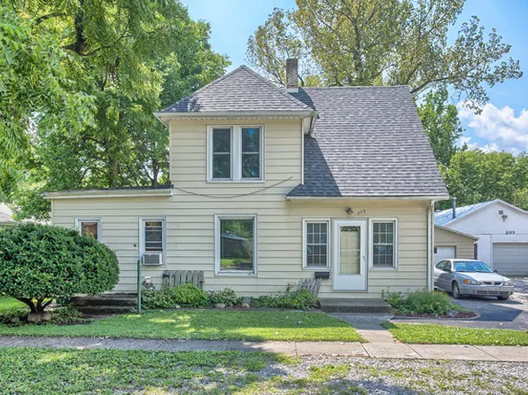 205 E Dunbar St, Mahomet, IL 61853