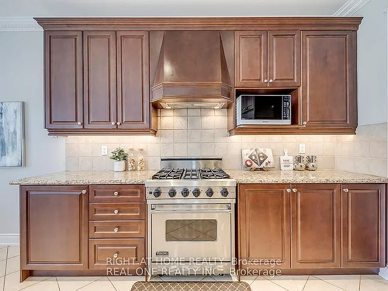 96 Spring Azure Cres — Photo 13