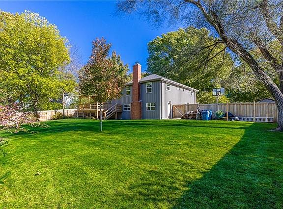 5th image of 8208 Beverly Dr
