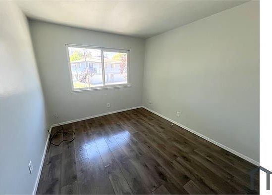 5th image of 917 Carro Dr APT 4