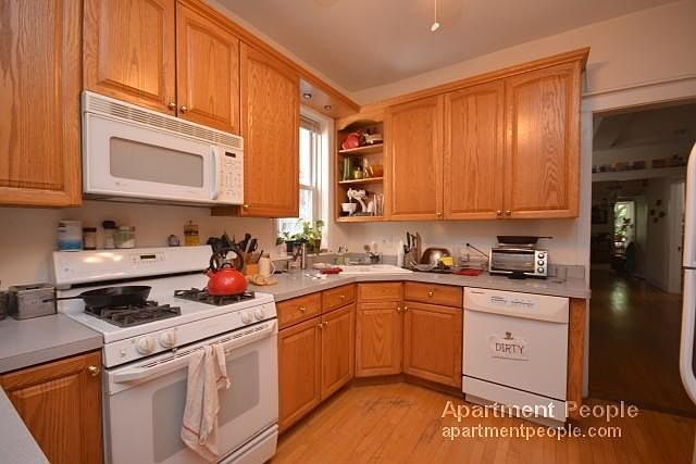 1st image of 6322 N Lakewood Ave #2