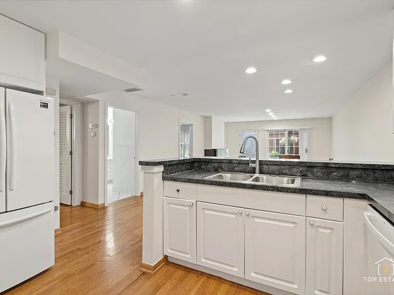 1812 S Dearborn St #10 — Photo 16