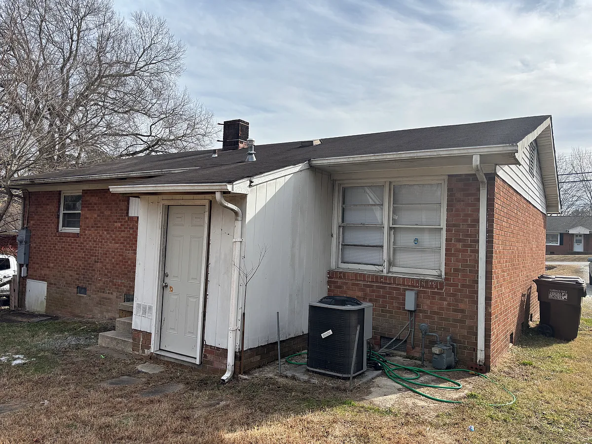 Building Photo - 813 E Fairfield Rd