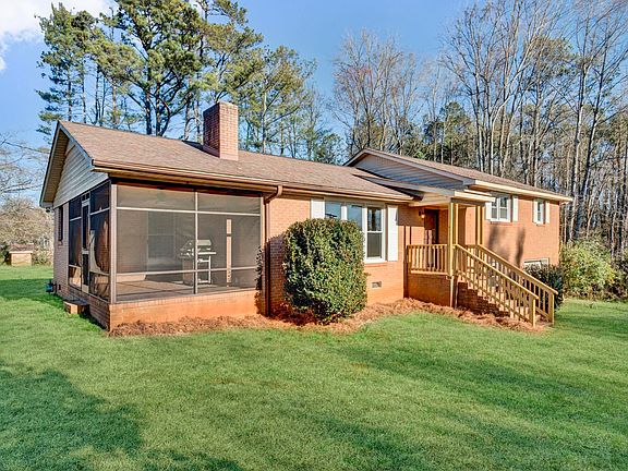 3rd image of 301 Dixon St