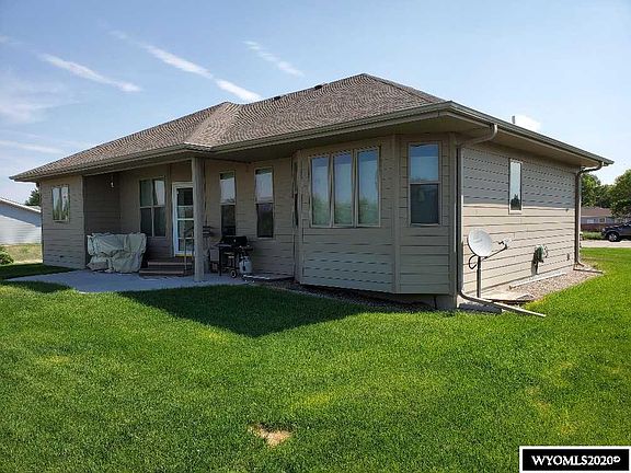 3rd image of 3626 Laramie St