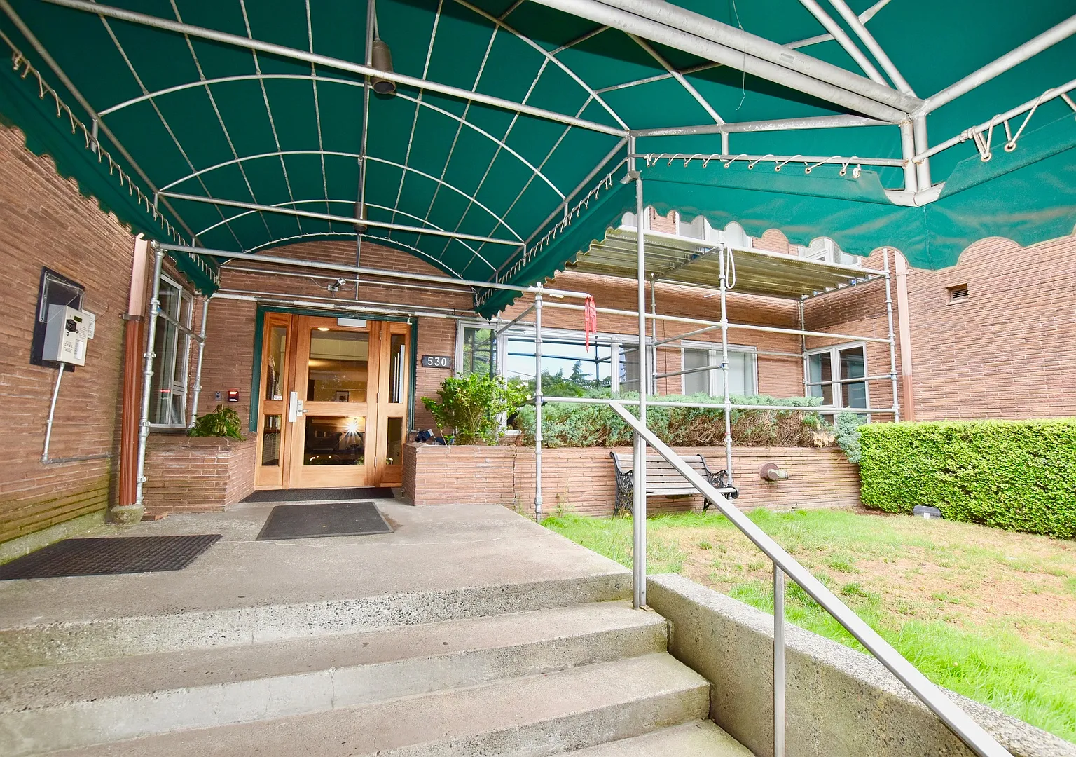 Spacious Queen Anne One Bedroom - Available 11/7/2026! — Photo 2