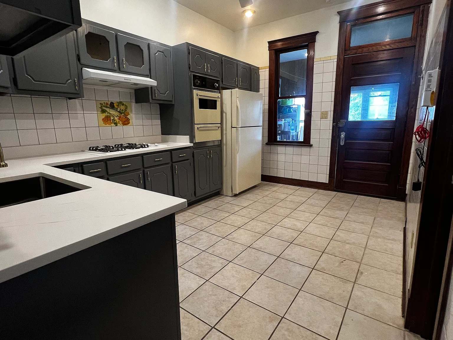 3 bed, 1100 sqft, $2,500 — Photo 4