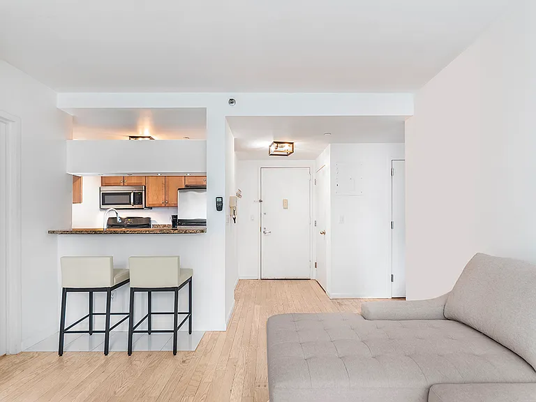 520 W 23rd St #9D — Photo 3