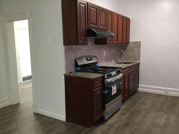 3rd image of 27 Jackson Ave #1