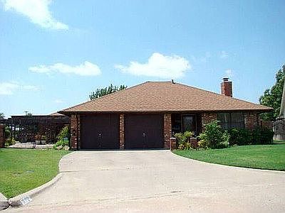 1st image of 622 NW Waterford Dr