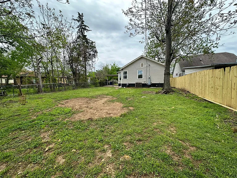 1213 W Walker St — Photo 39