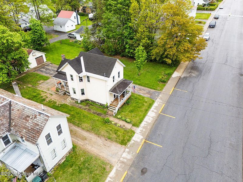 4th image of 110 Oak Street