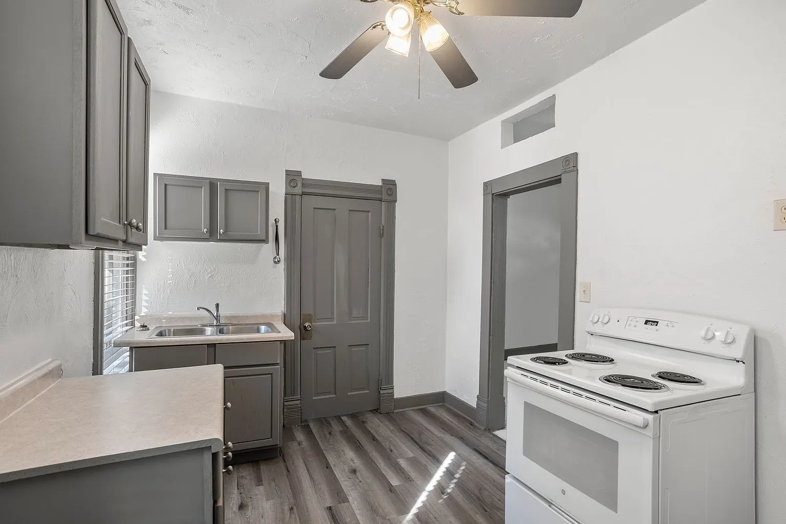 1400 Knapp St #1400A photo 1